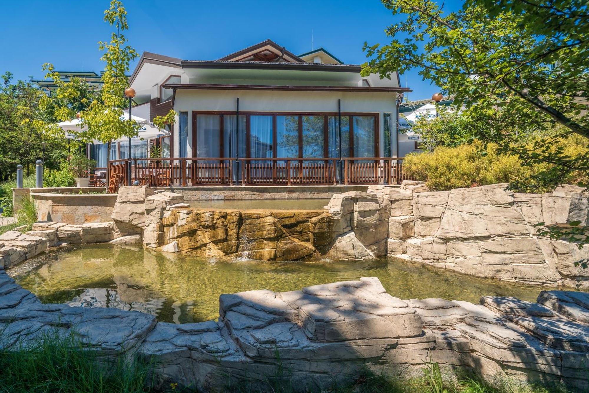 Спа Апартаменти За Гости Затворен Комплекс Емералд Ravda Exterior photo